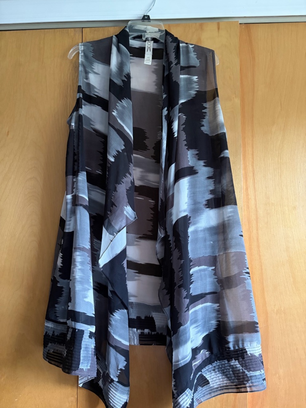 Marla Wynne Women's Gray & Black Sheer Watercolor Print Vest